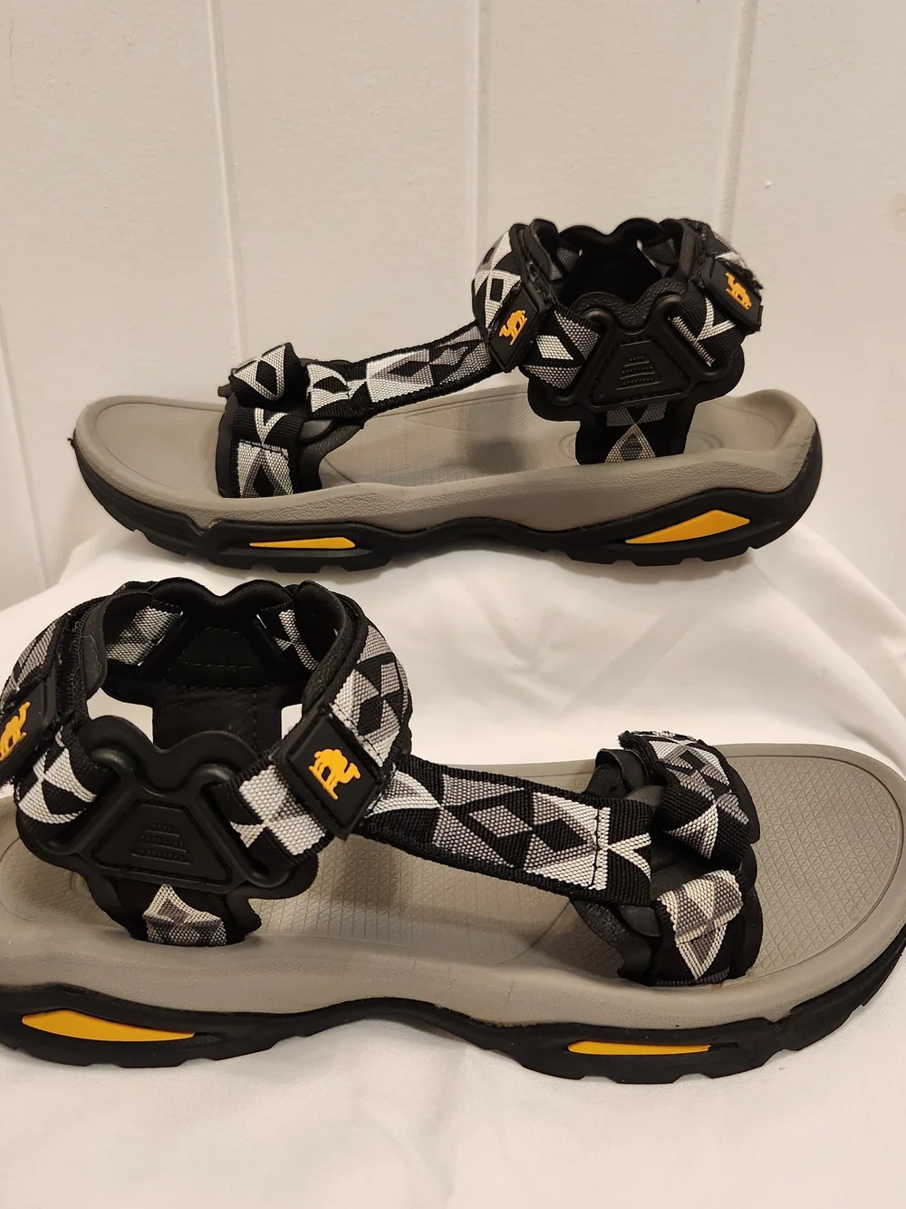 Camel Crown Men’s Size 8  Waterproof Hiking Outdoor Sport Sandals Shoes Strappy